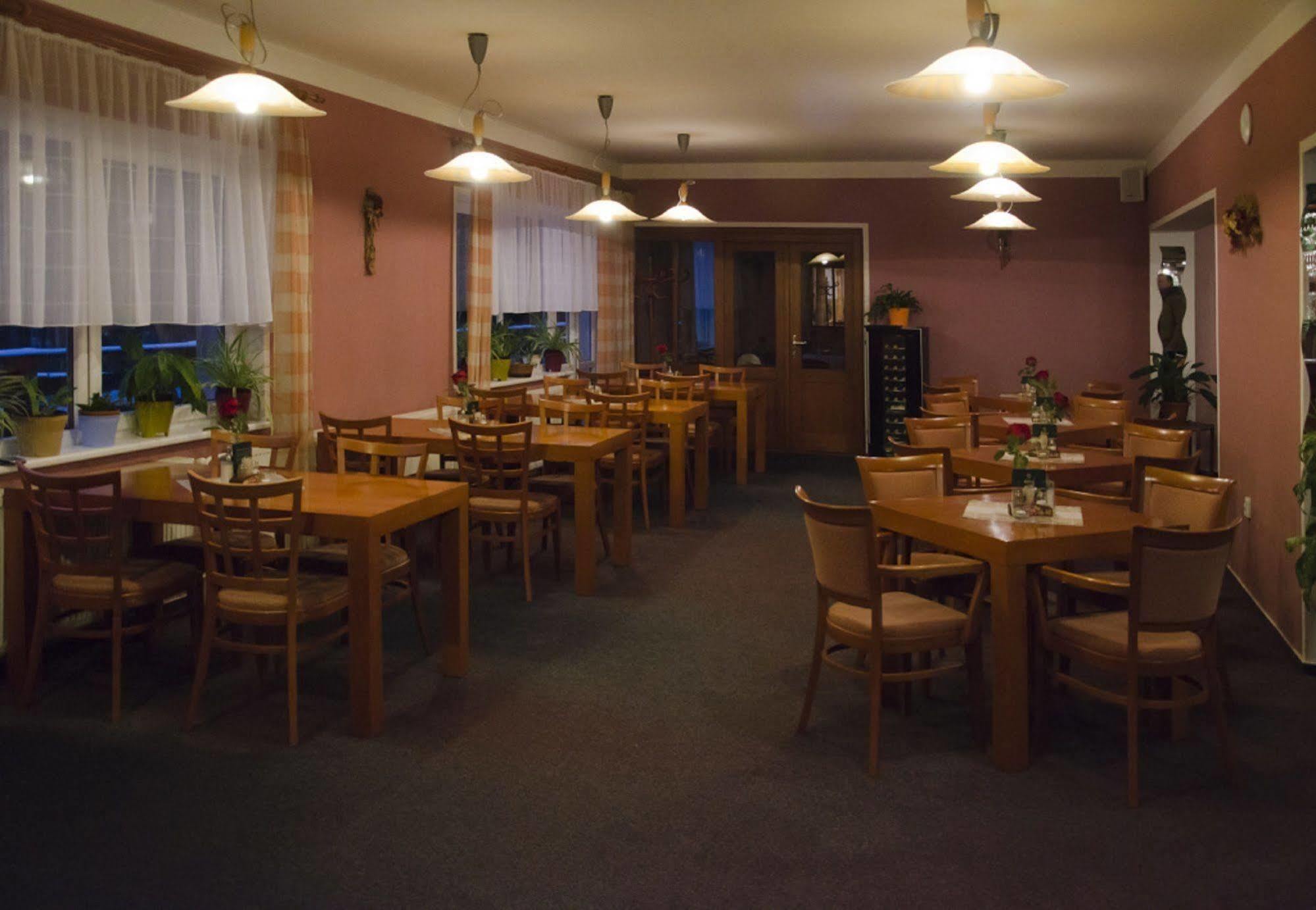 Hotel Zatisi Františkovy Lázně Екстериор снимка