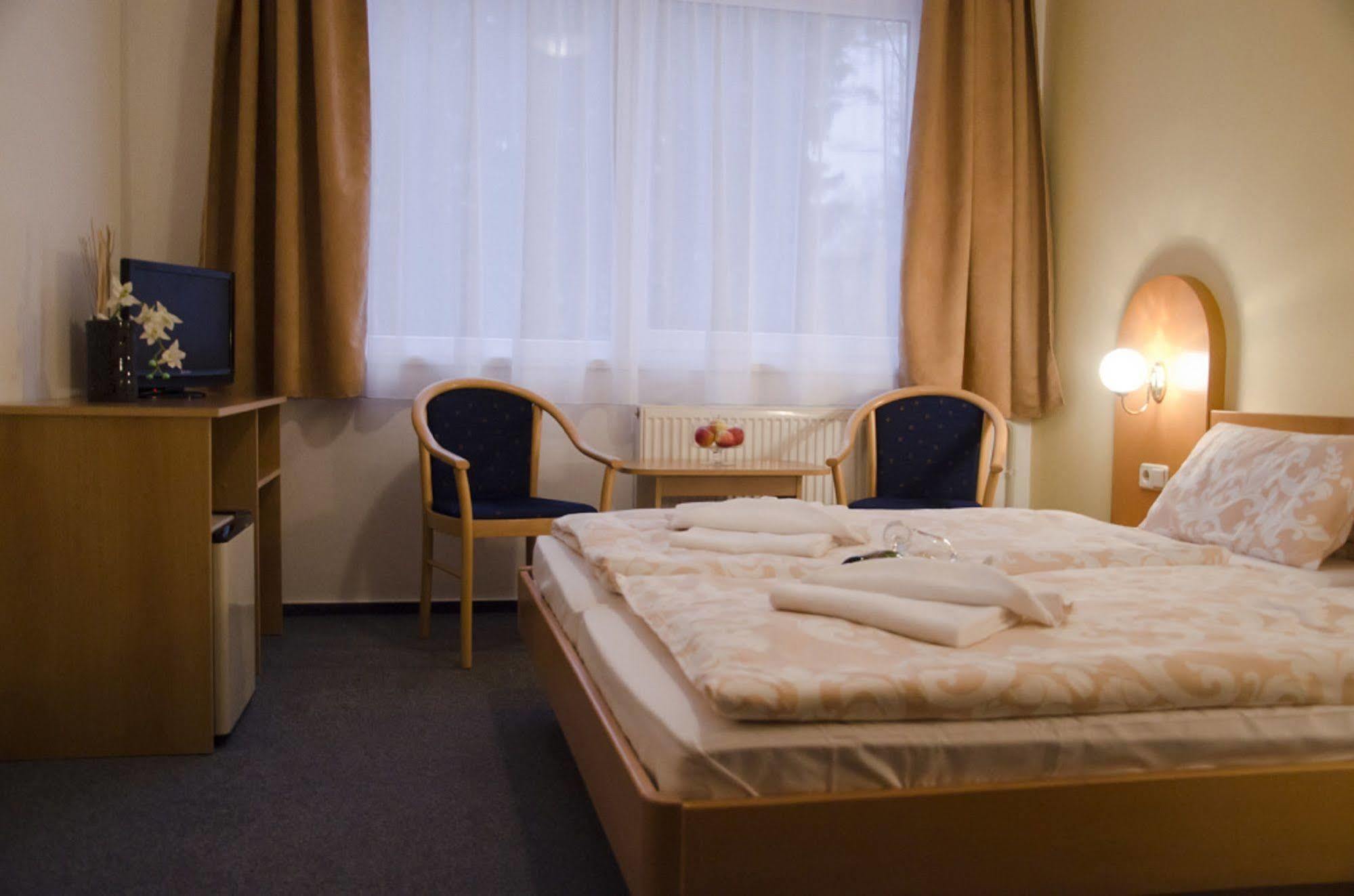 Hotel Zatisi Františkovy Lázně Екстериор снимка