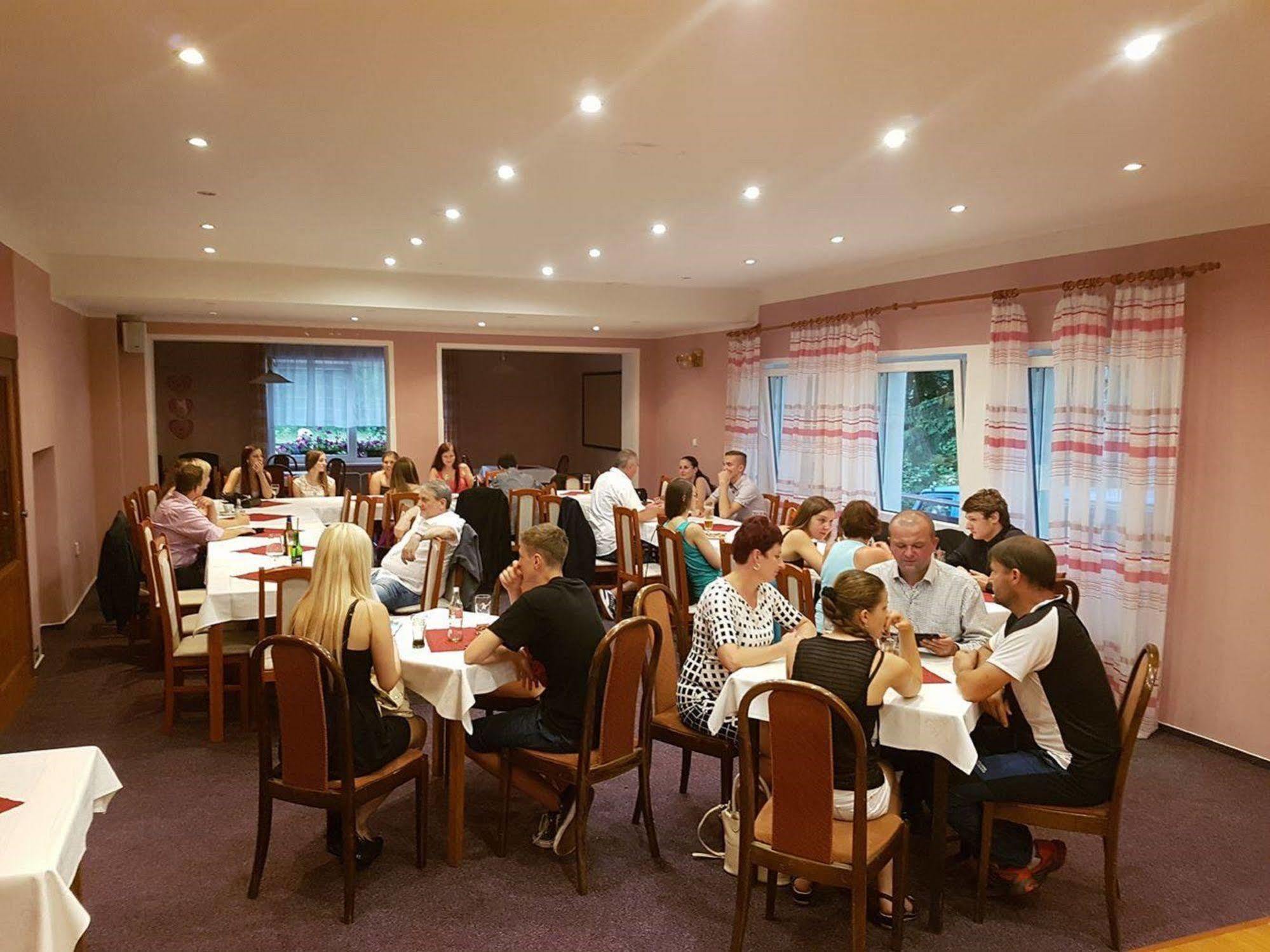Hotel Zatisi Františkovy Lázně Екстериор снимка